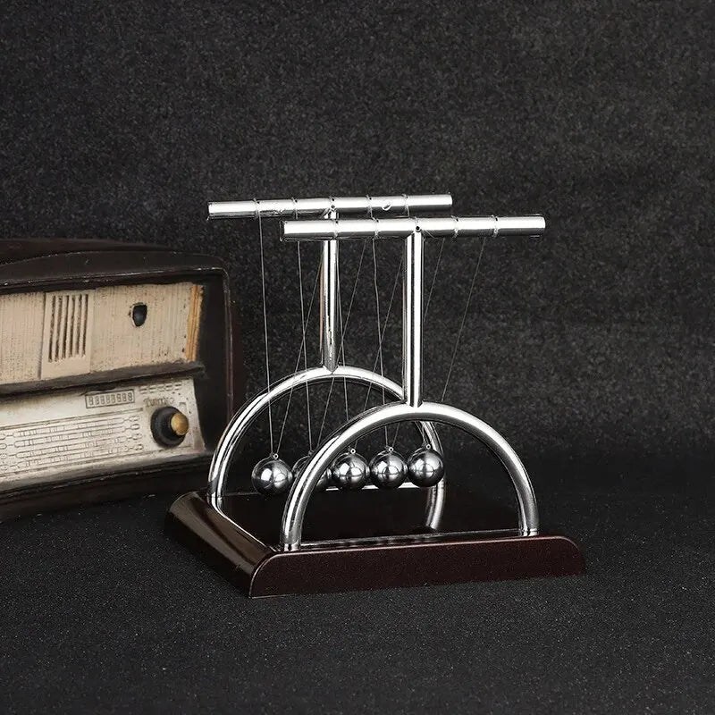 Newton's Cradle ā Stress Relief Gift & Educational Science Toy